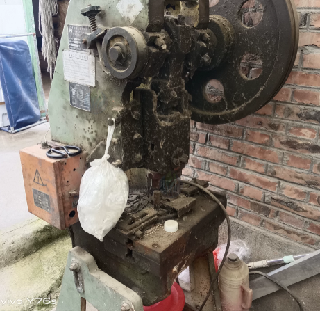 宿迁市地区工厂处理J23-6.3T开式双柱可倾压力机2台