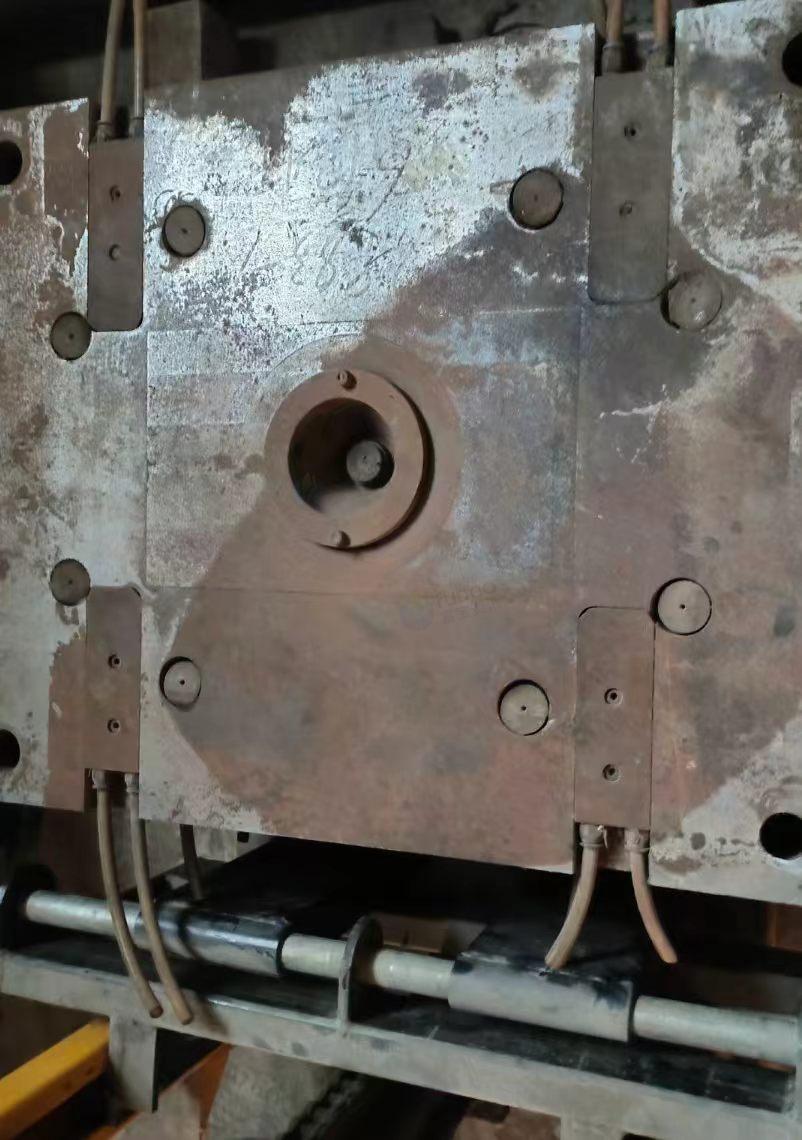 洛阳市地区处理2吨烘干上料机、葡萄框磨具