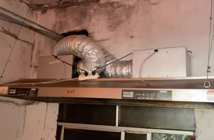 贵阳市地区处理火锅桌子，消毒柜，抽油烟机，双灶，桌子架子，煤火炉