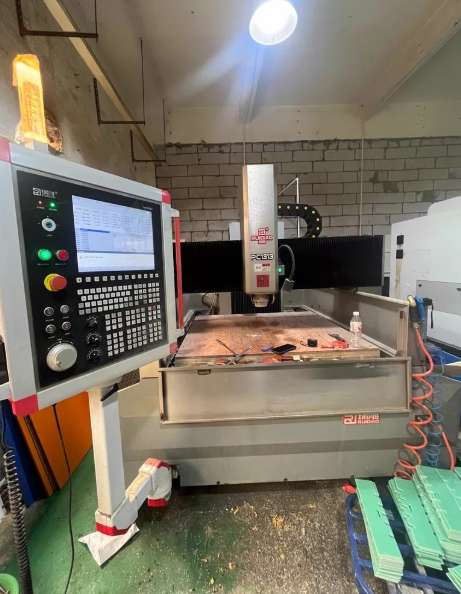 东莞市地区处理自用瑞雕PC1313精雕机