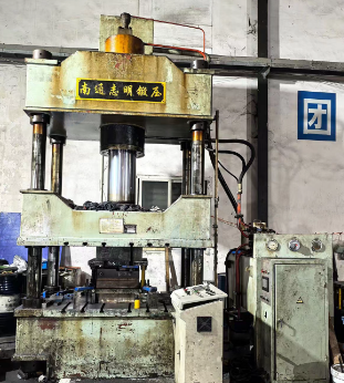 重庆地区处理315、160压机、齿轮冲床
