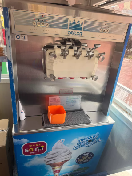大同市地区处理泰勒商用冰淇淋机4台、冰淇淋车3辆