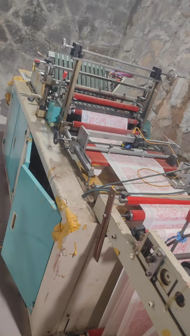 金华地区处理Opp制袋机，PE拉链袋机，熔边机，折边机，空压机