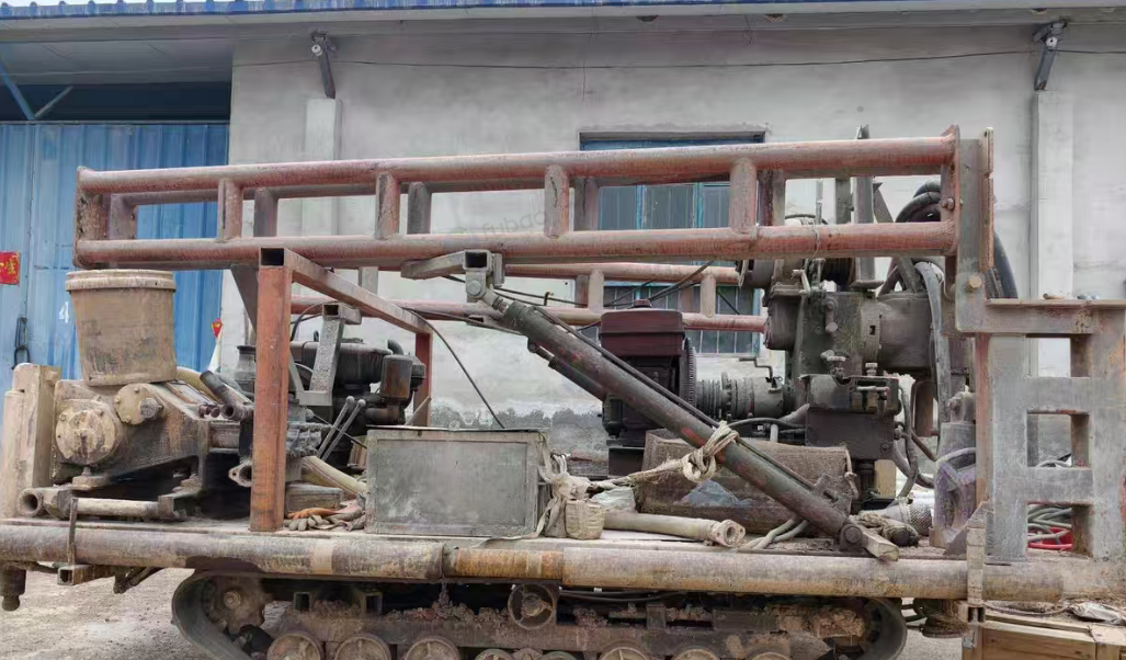 运城市地区处理文登200主机履带底盘带两台柴油机