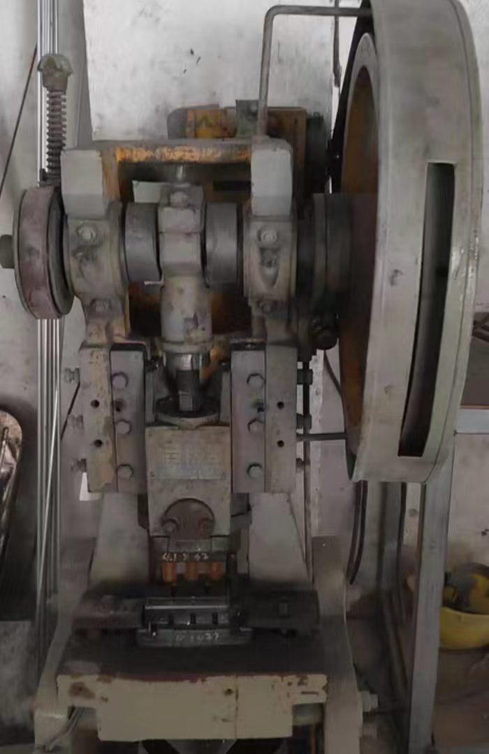 江门市地区处理冲床+全套模具、小型冲床、铝合金切角机