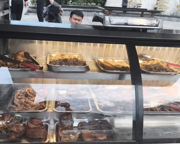 宜宾市地区处理摆摊三轮车、伸缩雨棚