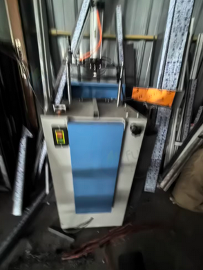 上海市地区工厂转行处理切割机、组角机等1批门窗生产设备