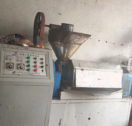 榆林市地区自用处理榨油机、离心滤油机、上料机