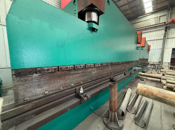 扬州市地区工厂处理16米200吨折弯机2台