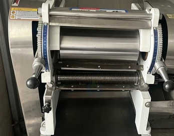 陇南市地区处理和面机、电饼铛、双层烤箱、冷藏冰柜、蒸箱、揉面压皮机等厨房设备