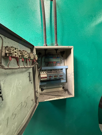 扬州市地区工厂处理16米200吨折弯机2台