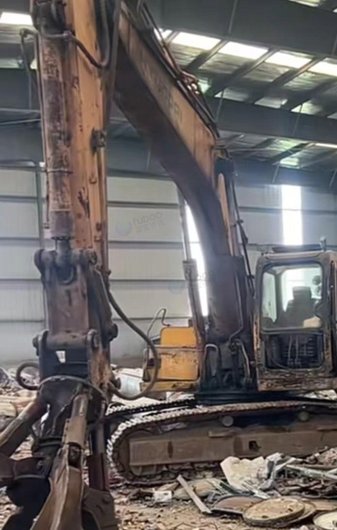 阜阳市地区处理1300破碎机、1200撕碎机、现代挖机、地磅、250变压器、抓夹机等设备