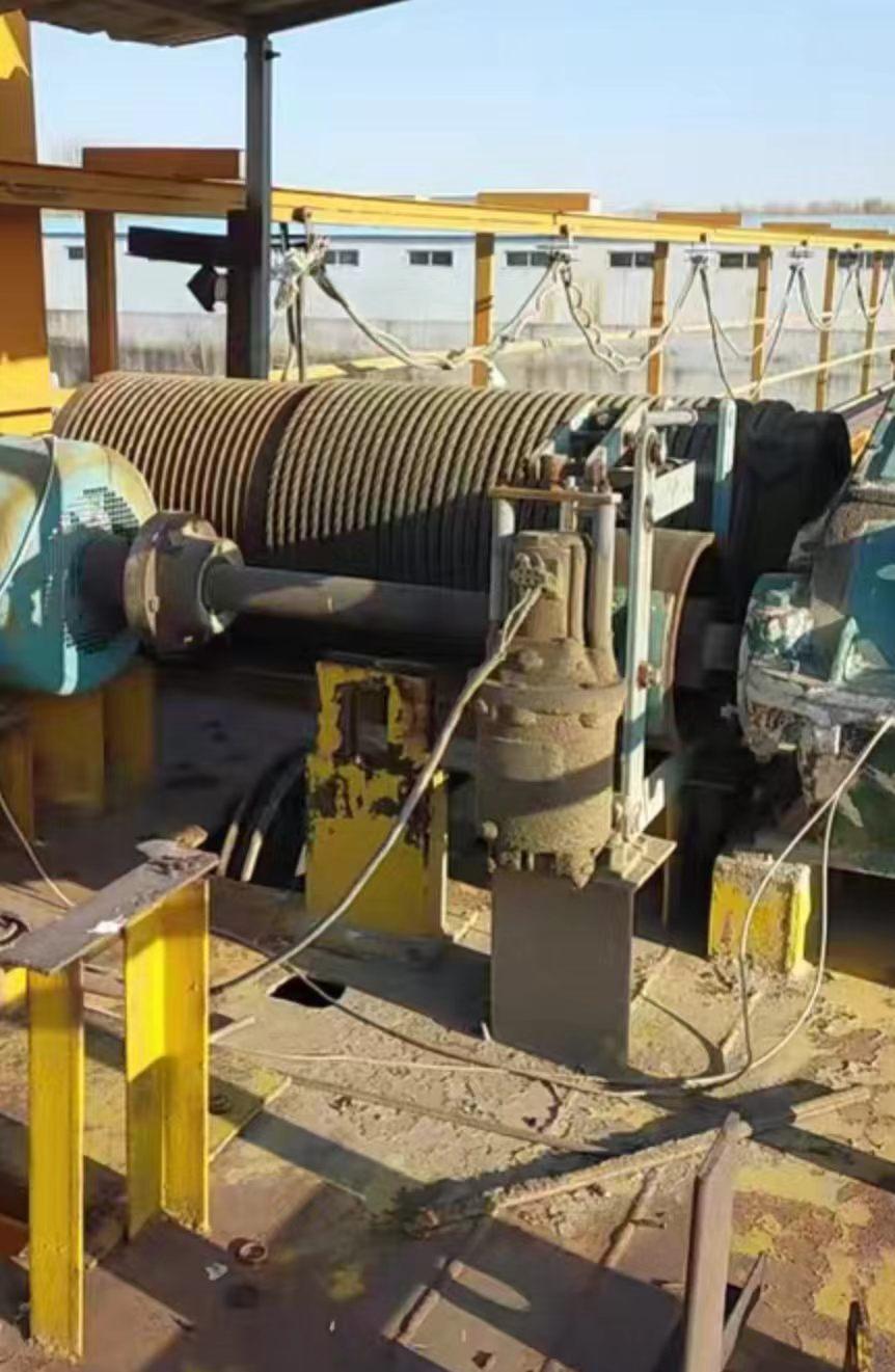 呼和浩特市地区工地处理两台MG32吨龙门吊车