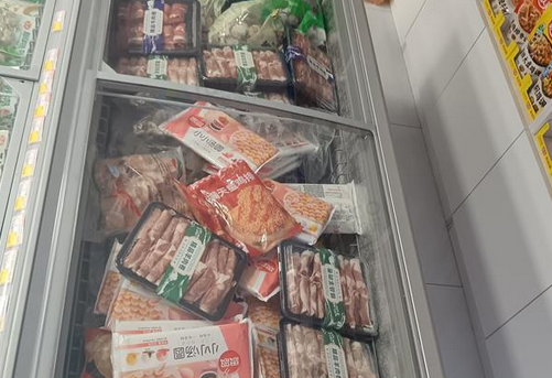 嘉峪关市地区处理四台三门展示柜、两台180冰柜、两台200卧式冰柜