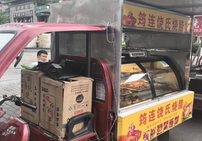 宜宾市地区处理摆摊三轮车、伸缩雨棚