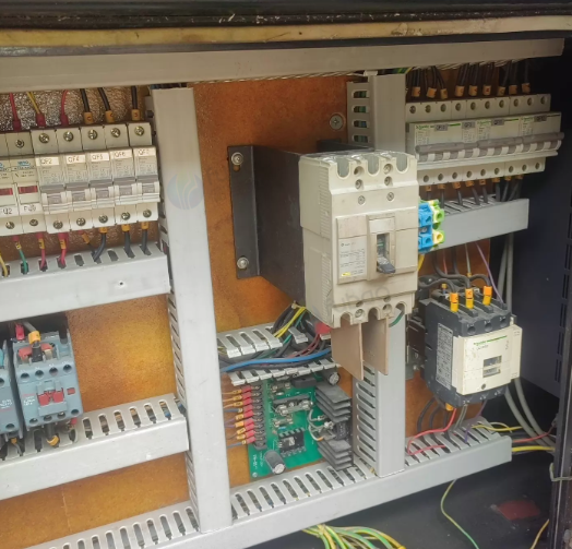 无锡市地区工厂处理震雄150原装伺服注塑机