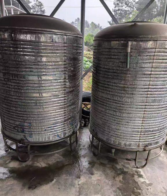 张家界市地区个人闲置处理两个水塔