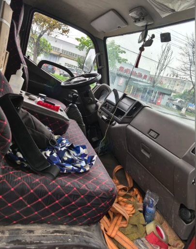 成都市地区处理福田欧马可3五米二平板车