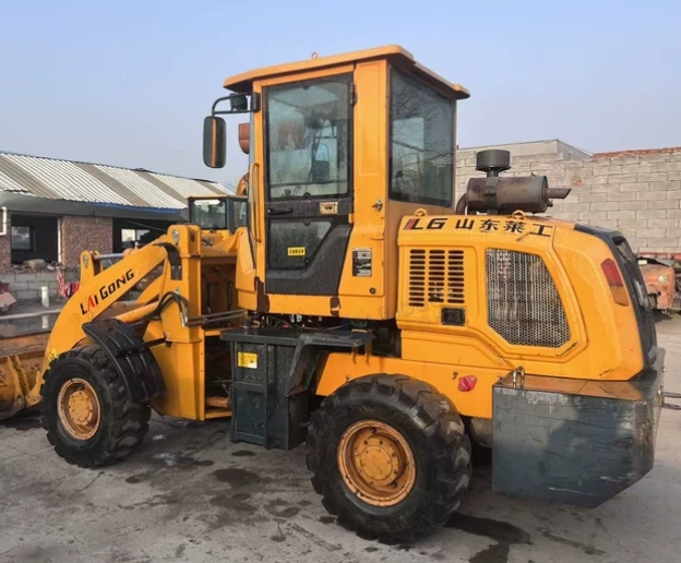 青岛市地区处理22年莱工932铲车