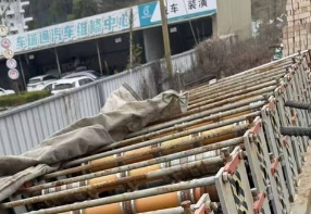 陇南市地区处理行车吊、彩钢压瓦机