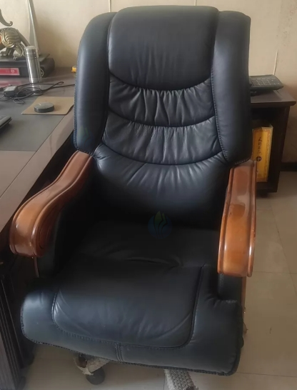 贵阳市地区处理办公桌椅一套