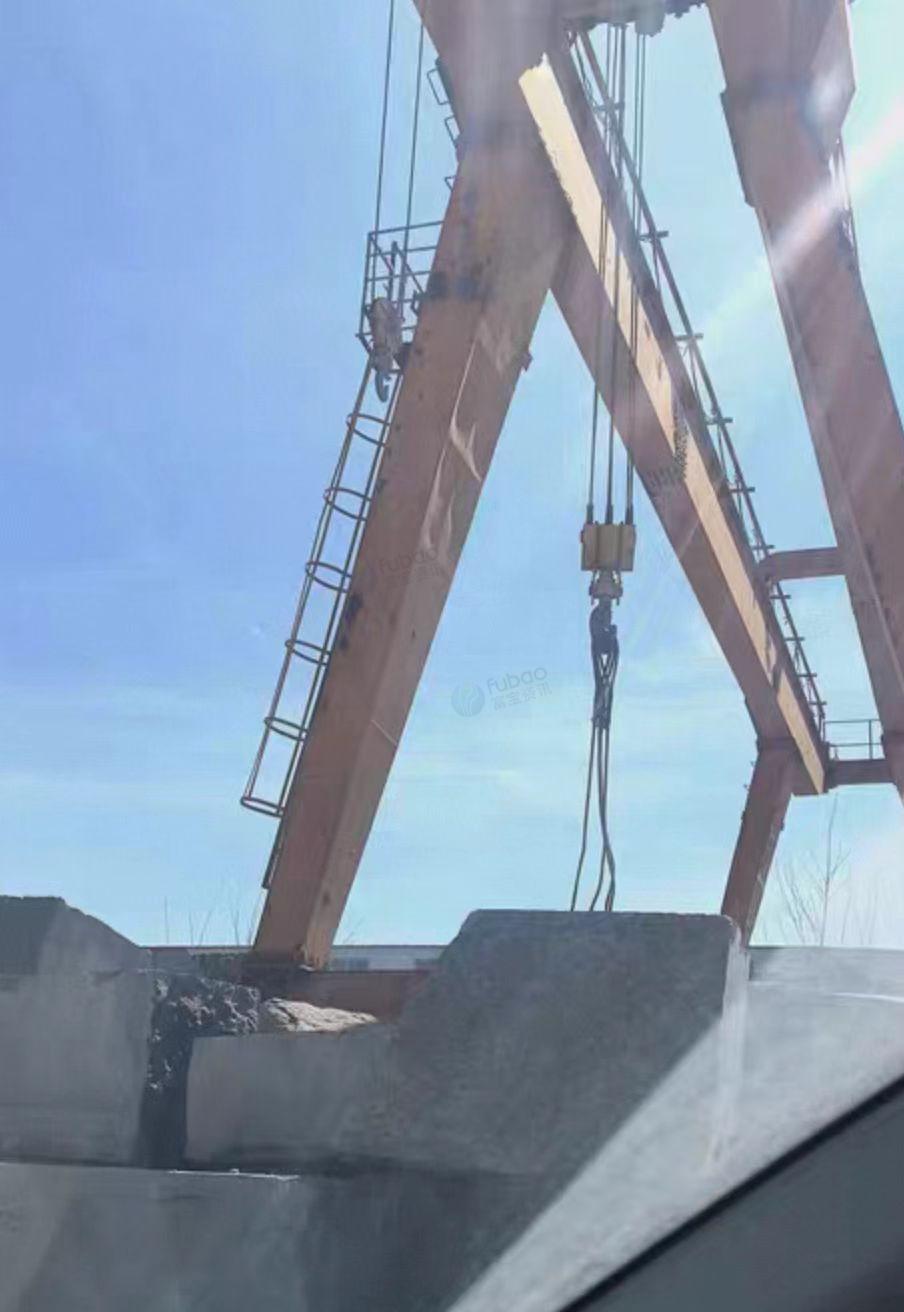 呼和浩特市地区工地处理两台MG32吨龙门吊车