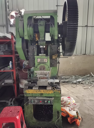 南宁市地区处理1批液压折弯机、剪板机、数控折弯机等钣金设备