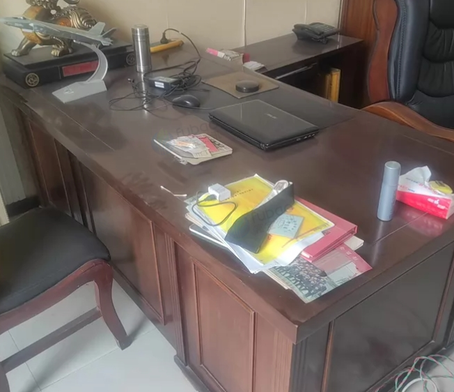 贵阳市地区处理办公桌椅一套