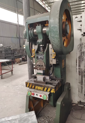 南宁市地区处理1批液压折弯机、剪板机、数控折弯机等钣金设备