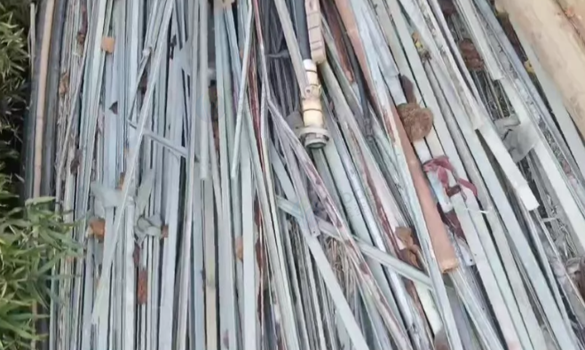 泰州市地区处理6米大棚钢管卡槽一批