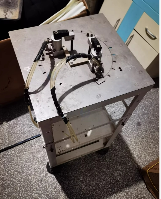 青岛市地区处理风口加工全套设备45度切角机、断料机、卡座机、打眼冲床