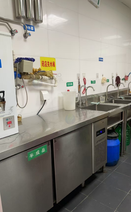 廊坊市地区店铺处理商用冷藏操作台，商用电灶台，收银机，开水炉，桌椅板凳