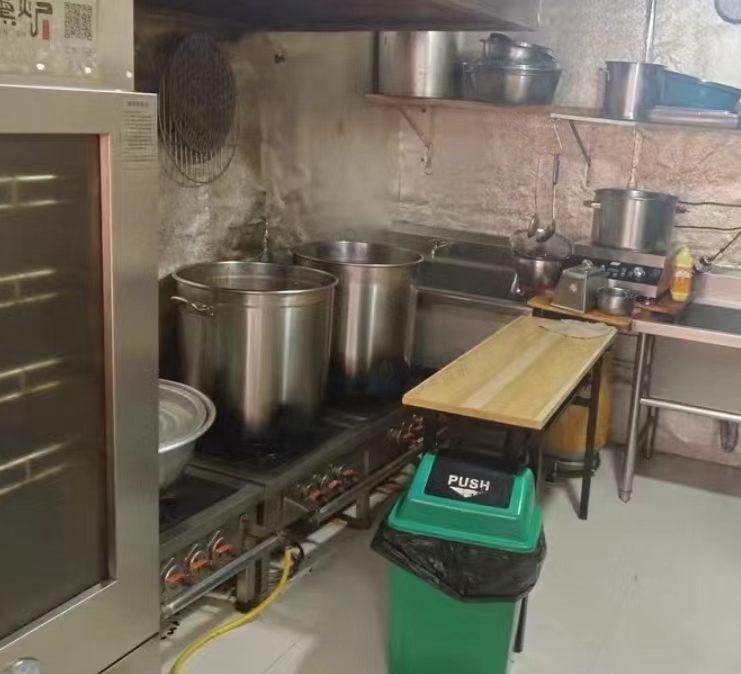 乌兰察布市地区处理展示冷柜、冷藏柜、卤锅、熏箱、真空机、绞肉机、灌肠机等熟食店设备
