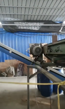 南宁市地区公司处理4立方不锈钢双螺带混合机、滚筒筛、定量包装机等饲料设备