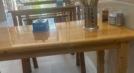 重庆地区面馆处理桌椅、板凳、空调、冰箱等