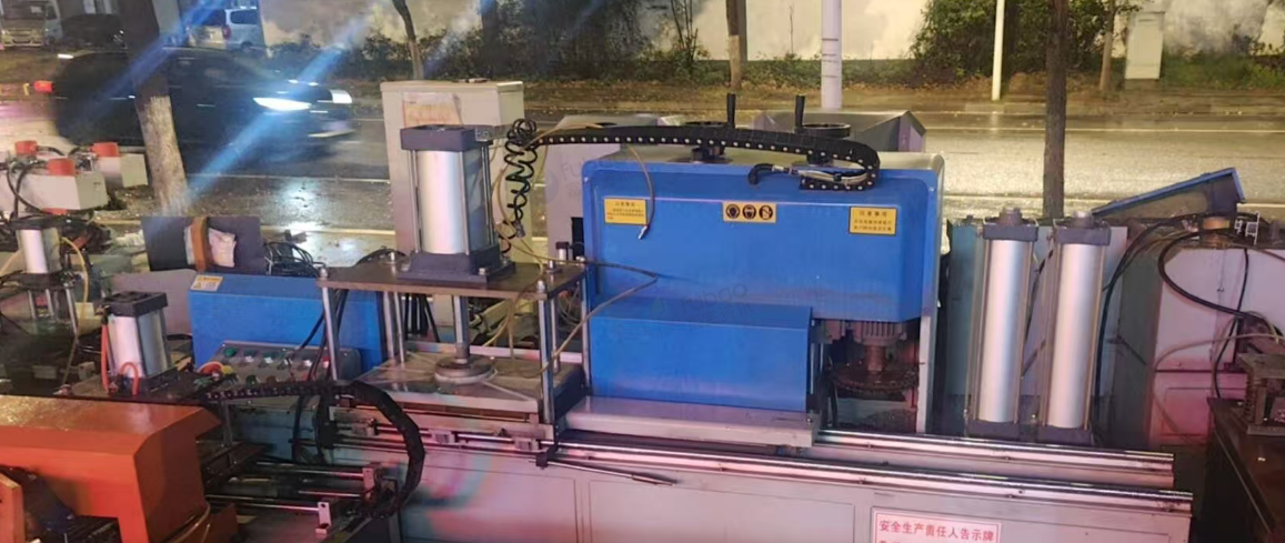 长沙市地区处理多台断桥门窗设备