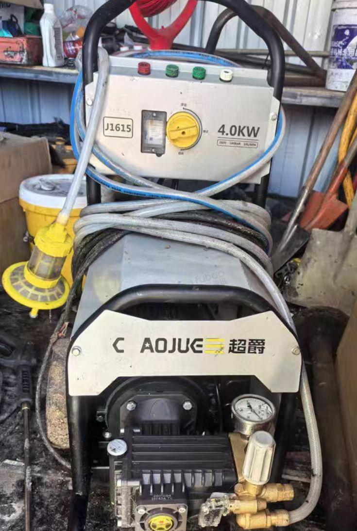 呼伦贝尔市地区处理两台超爵洗车泵、一台山猫洗车泵