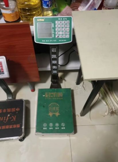 青岛市地区处理立式保鲜柜，切羊肉卷机，大冷柜，绞肉机等