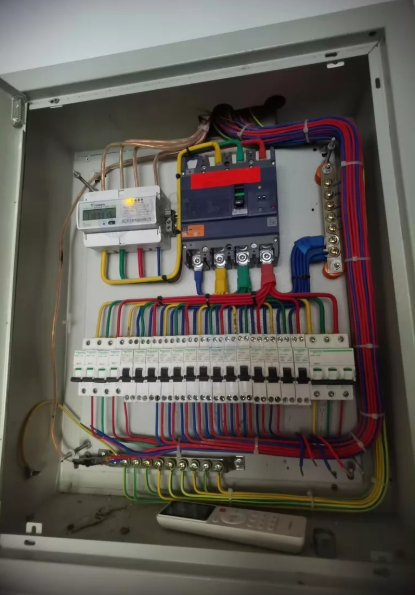 成都市地区处理日立中央空调、配电箱