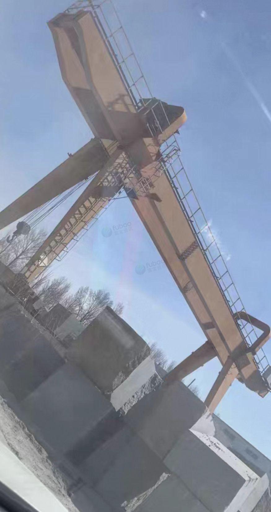 呼和浩特市地区工地处理两台MG32吨龙门吊车