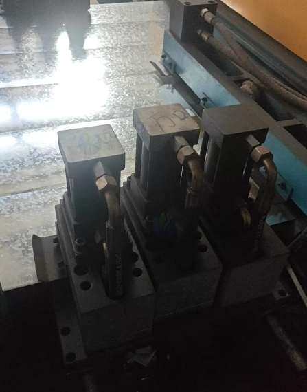 宜宾市地工厂区处理风管生产二线、角铁法兰冲孔机