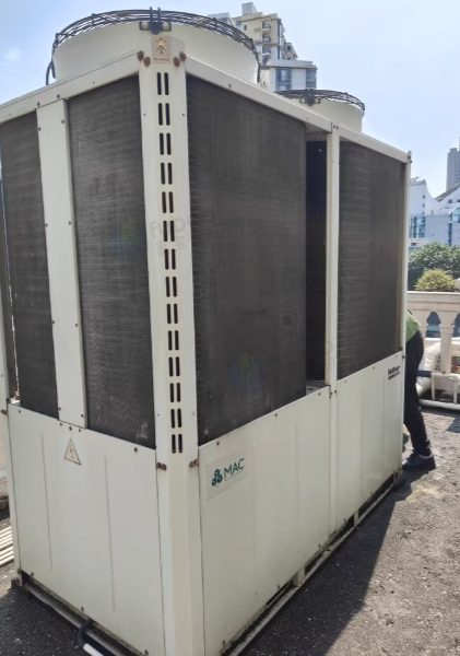 东莞市地区处理麦克韦尔45匹风冷模块机组、十匹雪种机组各一台