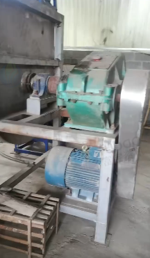 南宁市地区公司处理4立方不锈钢双螺带混合机、滚筒筛、定量包装机等饲料设备