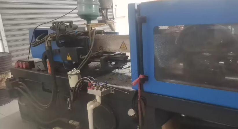 常州市地区工厂处理98T海天注塑机、粉料机、油温机、机械手等