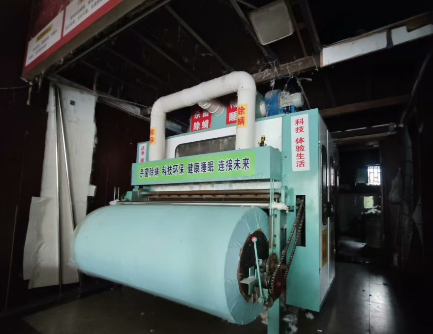 怀化市地区工厂处理绗缝机、缝纫机、分切机、裁剪机、热熔胶贴面机等全套设备