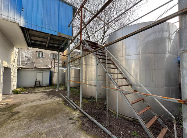 无锡市地区工厂处理酿酒设备一批