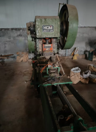 聊城市地区工厂处理自动截料拔丝机 拉丝机 全自动送料机 HDM JD23-35冲床