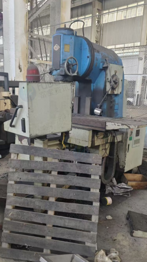 供应：龙门刨床、平面磨床、立式数控铣床等