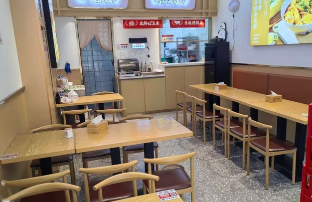 镇江市地区处理空调、冰柜、餐饮设备、桌椅一批