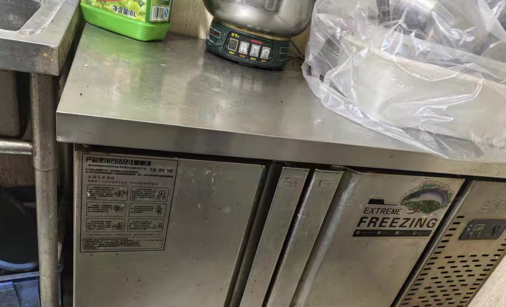 长治市地区饭店处理单开门冷藏柜、加热餐车、冰柜、双开门冷藏、50煮面桶、工作台等